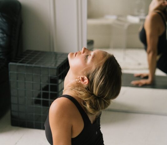 나만의 수련: 언제 어디서든 시작하는 홈 요가 가이드 a woman lying on the floor