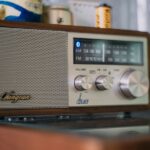 “나만의 아침 루틴, 바쁜 일상 속 건강 찾기 열풍” gray and black radio on black table