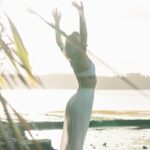 달라지는 웰니스 문화, 일상 속 작은 실천이 건강을 바꾼다 woman standing near body of water