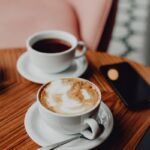 “홈카페 열풍 속 커피 건강하게 즐기는 비결… 일상 속 실천 팁” a couple of cups of coffee