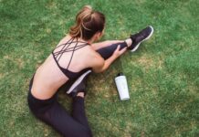 일상 속 근육 건강, 실천 가능한 루틴으로 지키자 woman in black lingerie holding white bottle