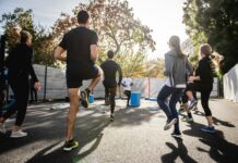 “함께 달리며 건강 챙기기, 러닝 크루로 시작해보세요!” man in black t-shirt and black shorts running on road during daytime